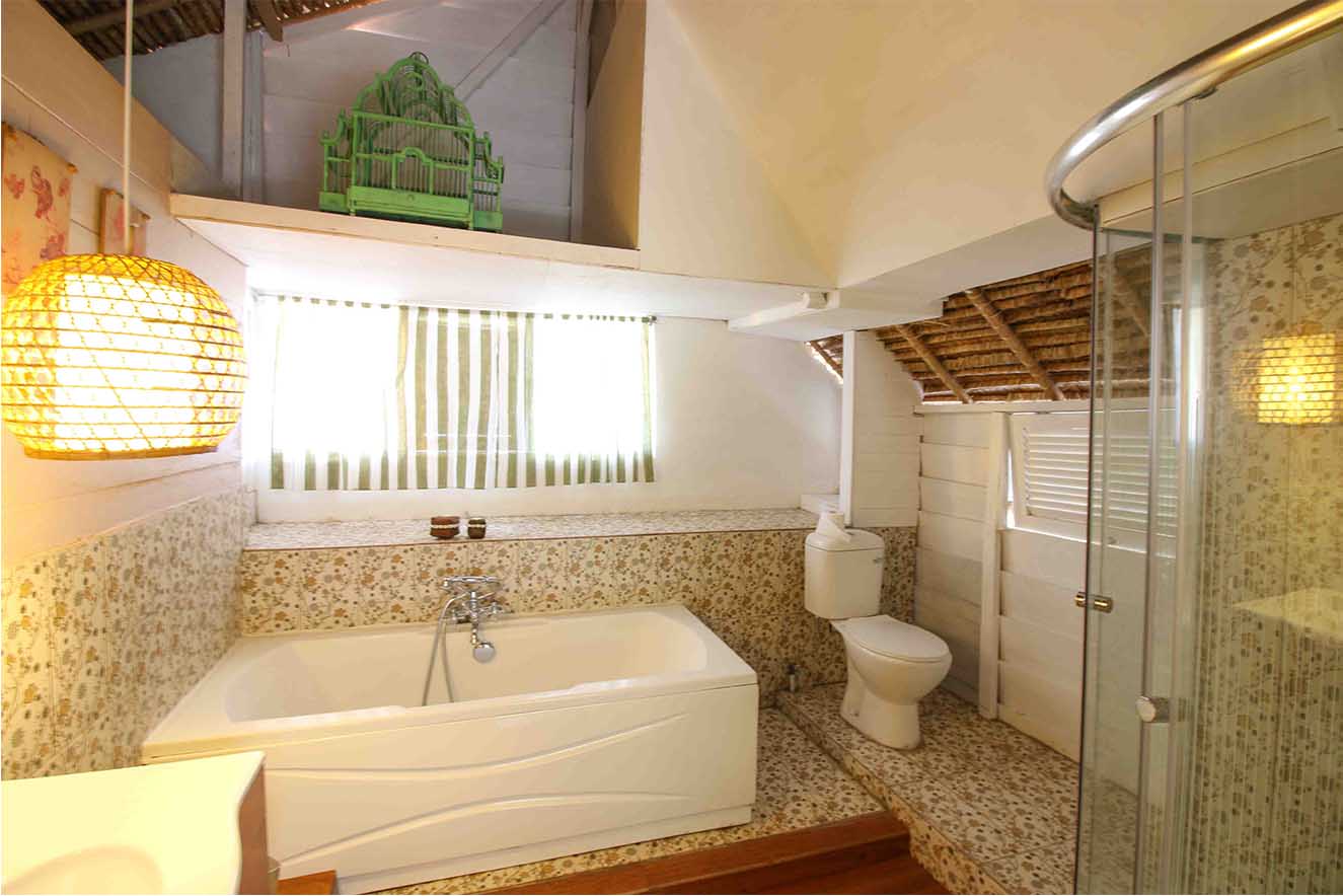 Joglo 2 Bathroom